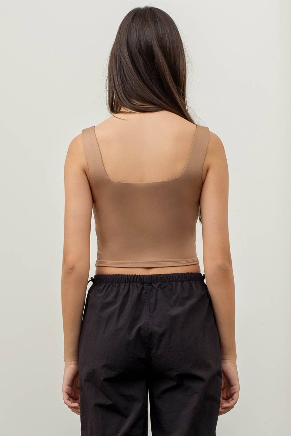 CROPPED SQUARE NECK TANK: MOCHA