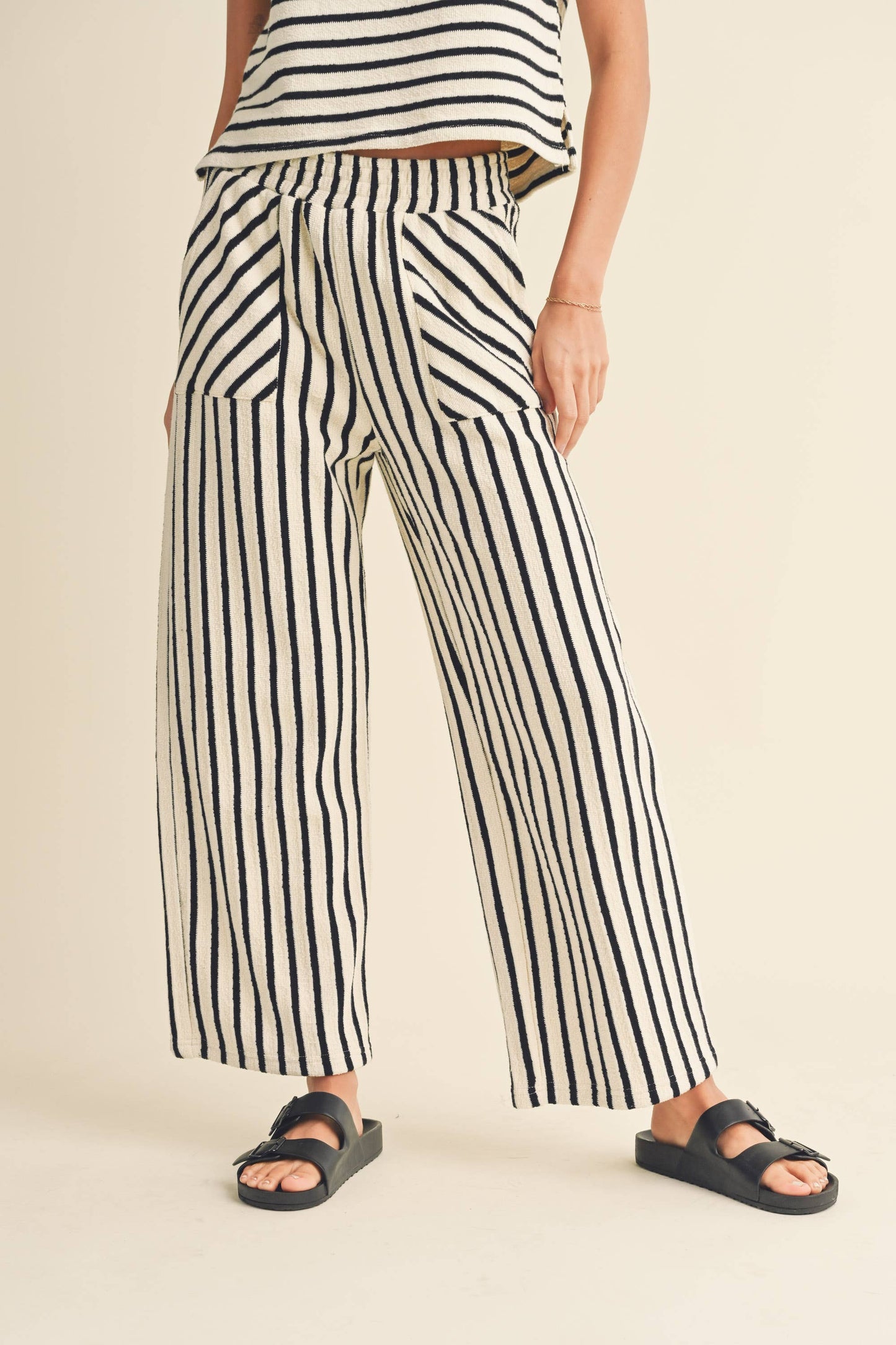 TEXTURED STRIPE KNITTED PANTS