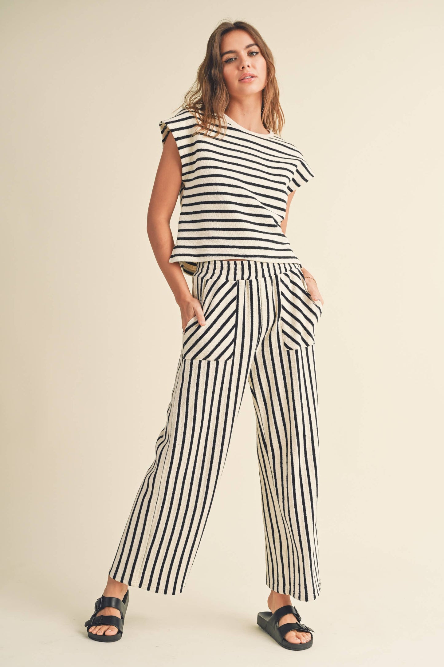 TEXTURED STRIPE KNITTED PANTS