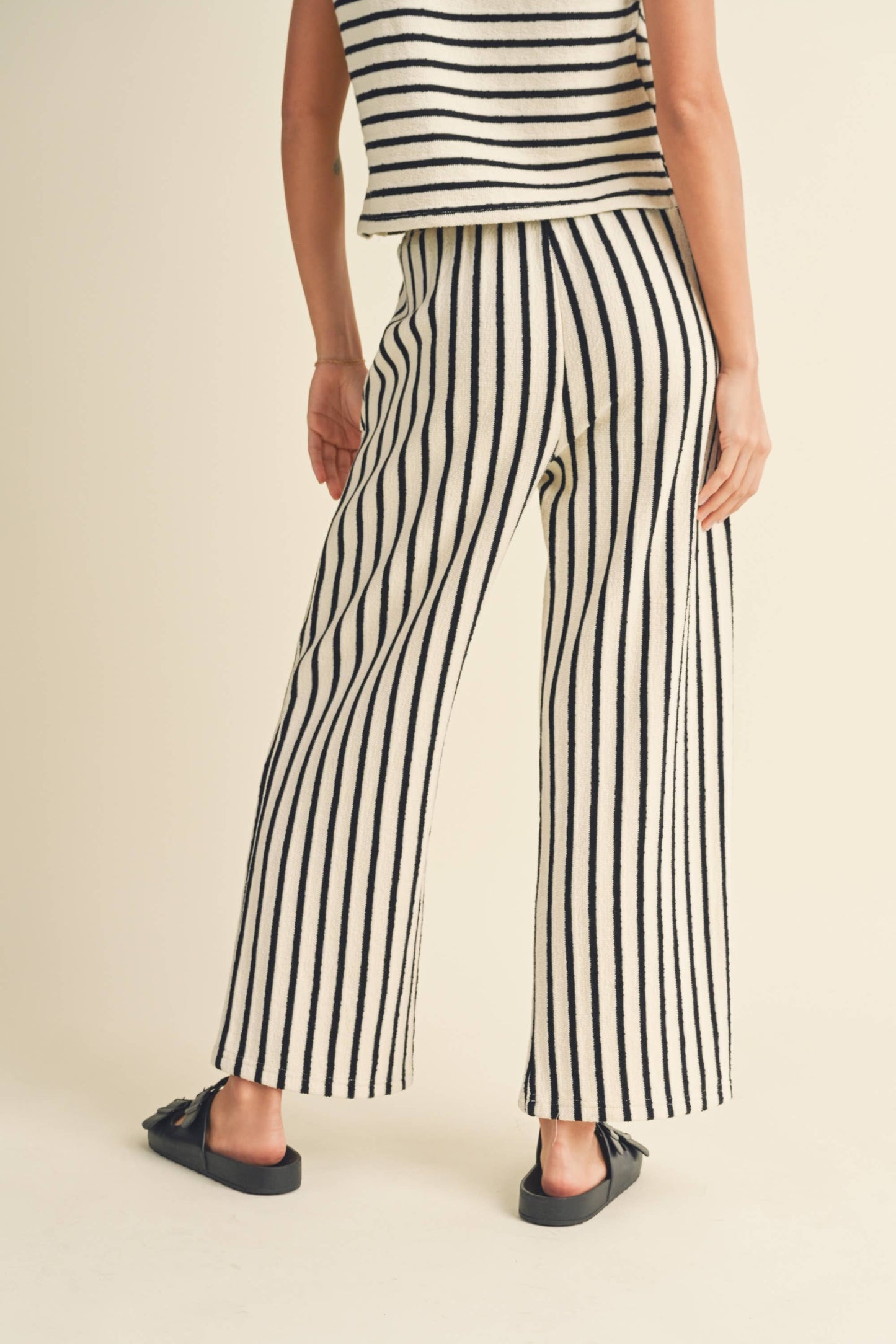 TEXTURED STRIPE KNITTED PANTS