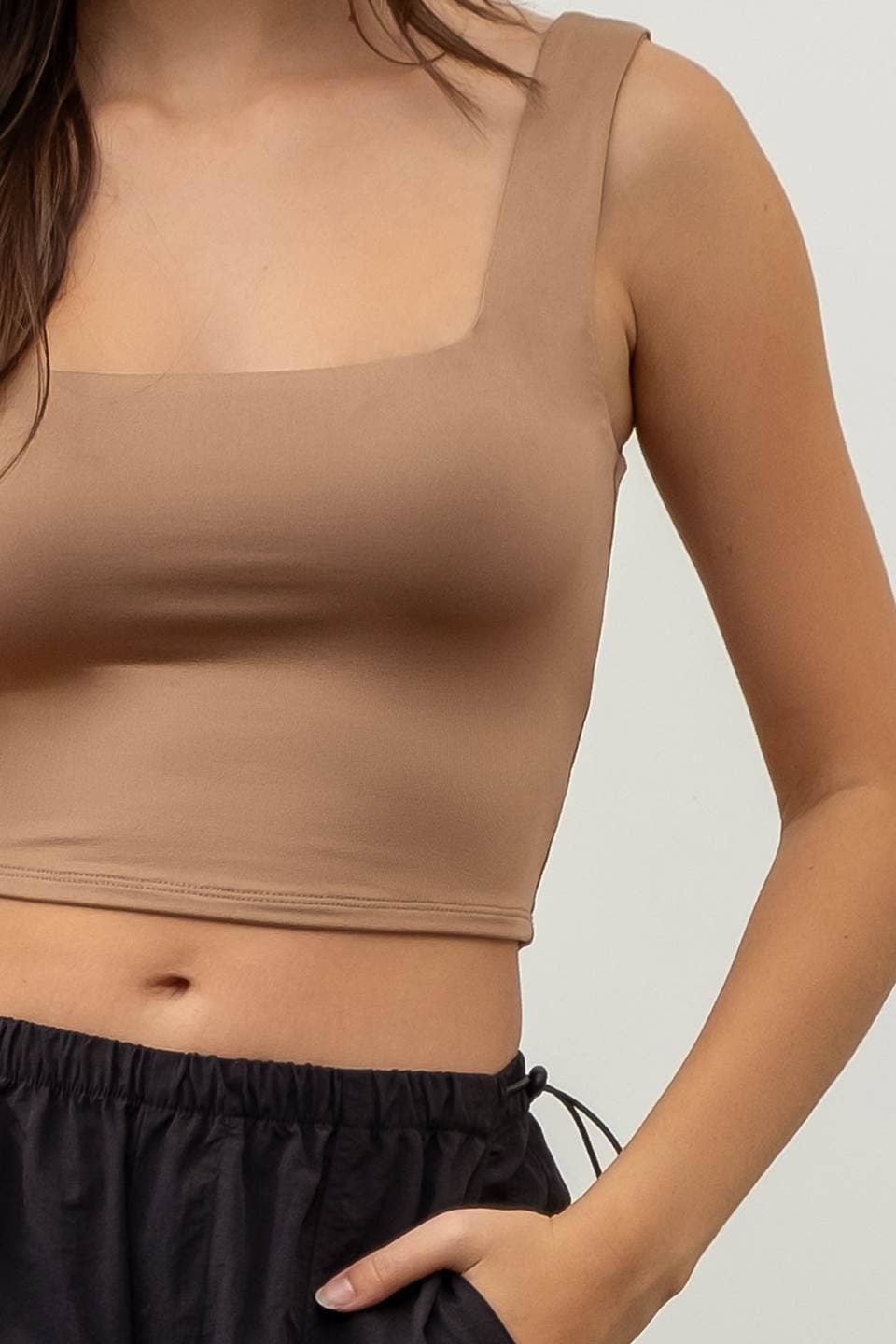 CROPPED SQUARE NECK TANK: MOCHA