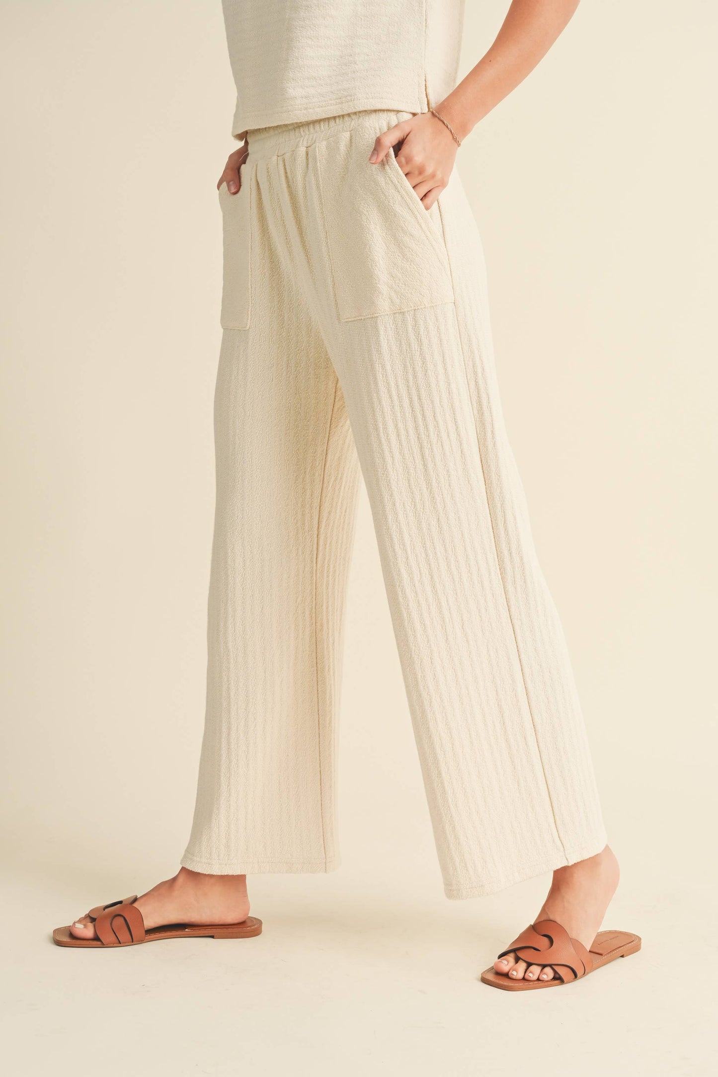 TEXTURED STRIPE KNITTED PANTS